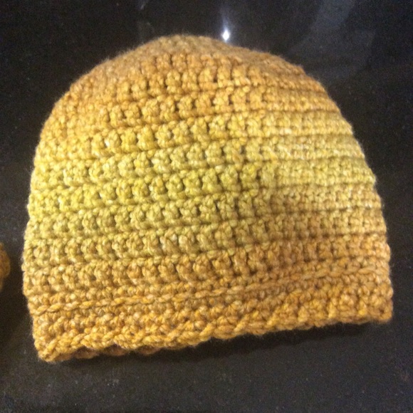 Three piece hand made hat set - Picture 4 of 4